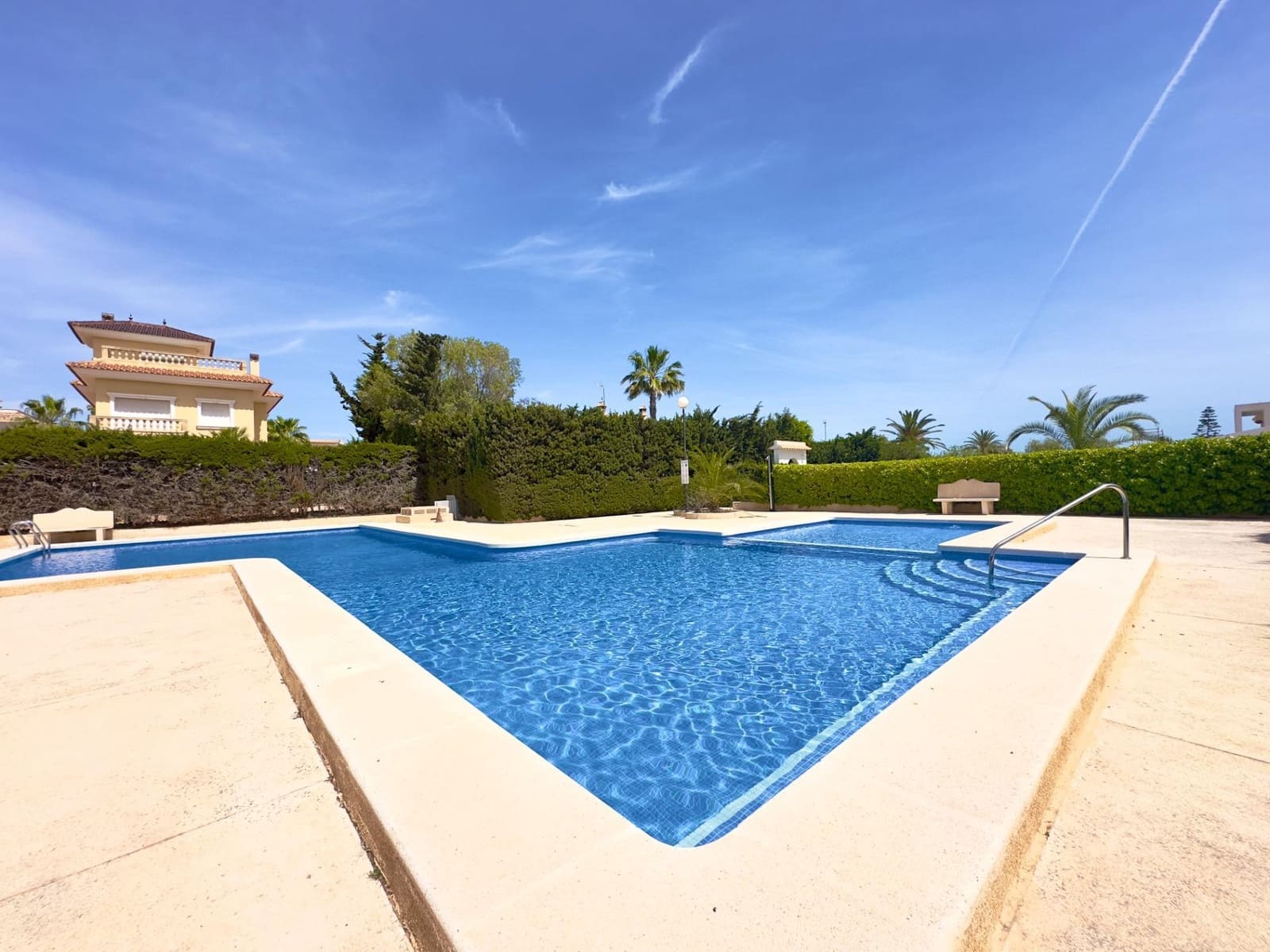 Chalet de 3 habitaciones en Cabo Roig en venta con piscina - 629.900 € (Ref: 10005875)