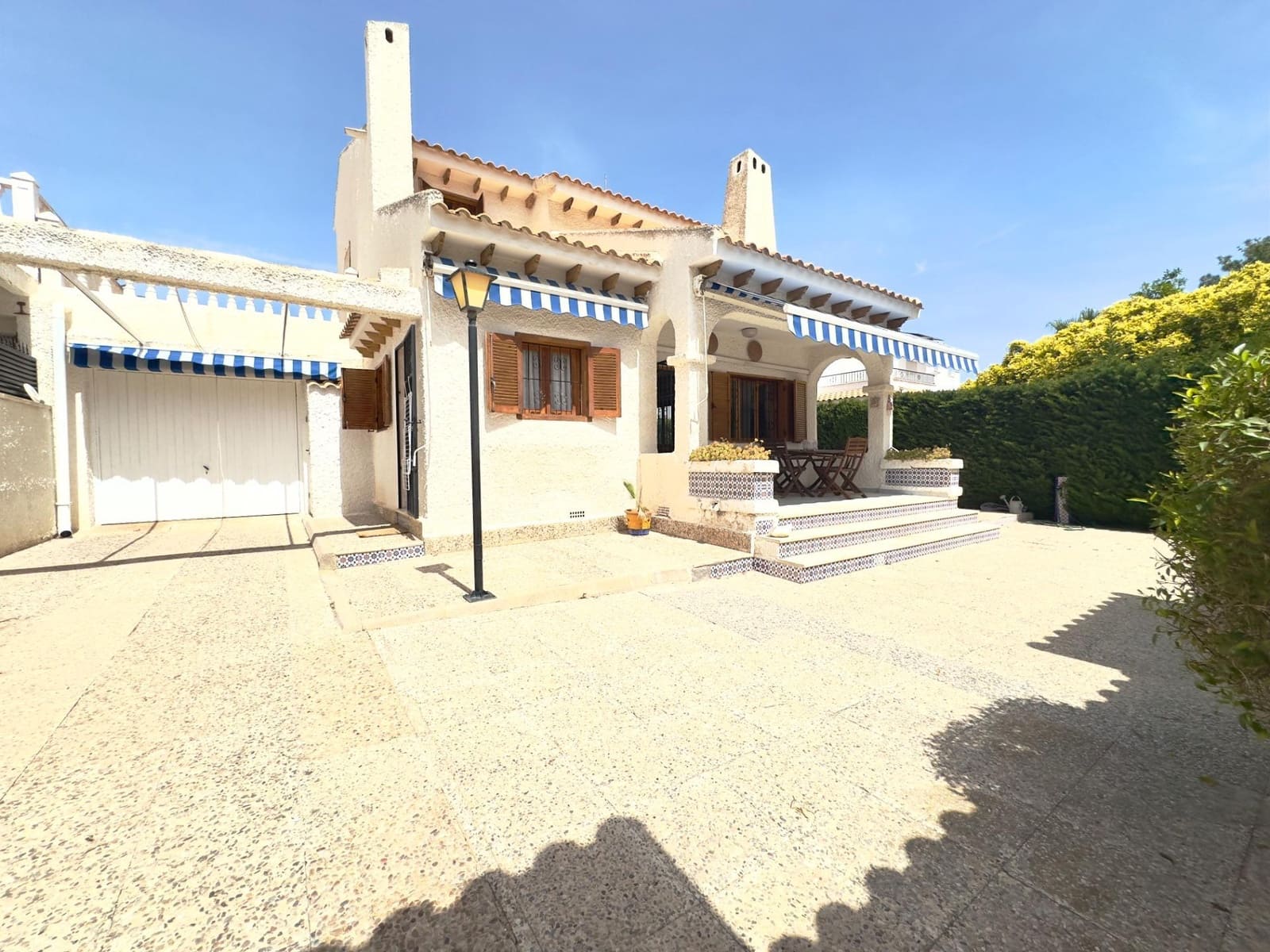 Chalet de 3 habitaciones en Cabo Roig en venta con piscina - 629.900 € (Ref: 10005875)