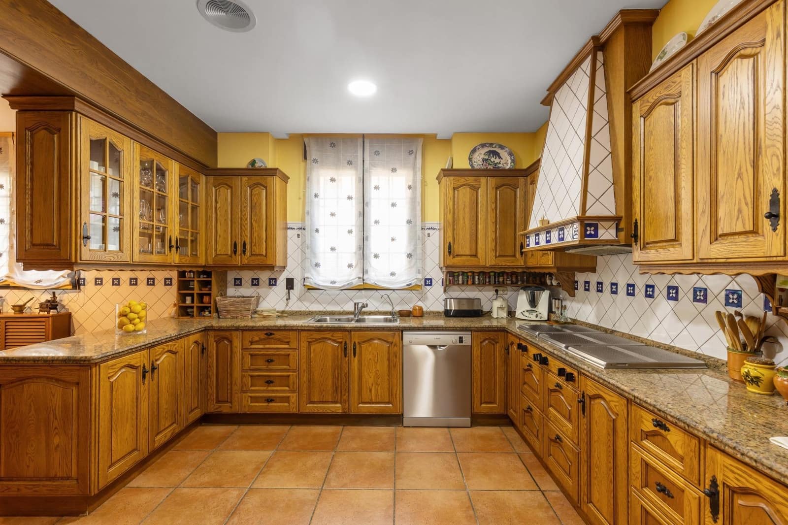 6 sypialnia Willa na sprzedaż w La Veleta z basenem garażem - 2 490 000 € (Ref: 10005887)