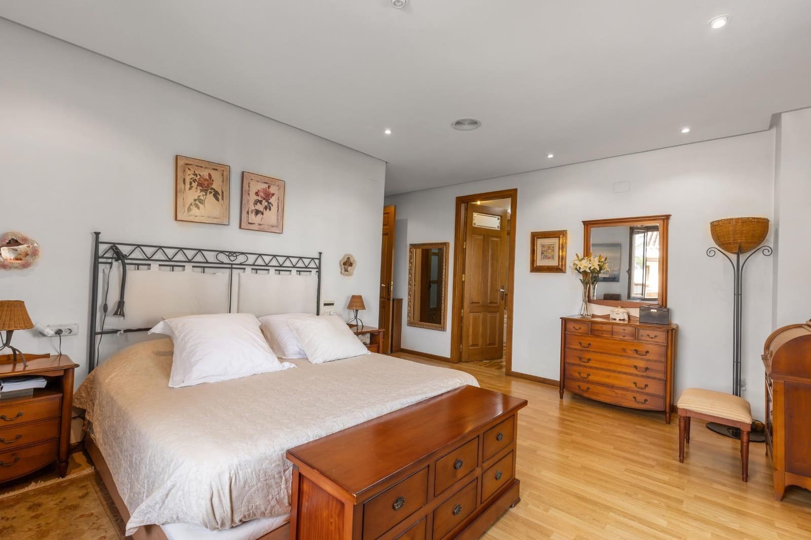 6 sypialnia Willa na sprzedaż w La Veleta z basenem garażem - 2 490 000 € (Ref: 10005887)
