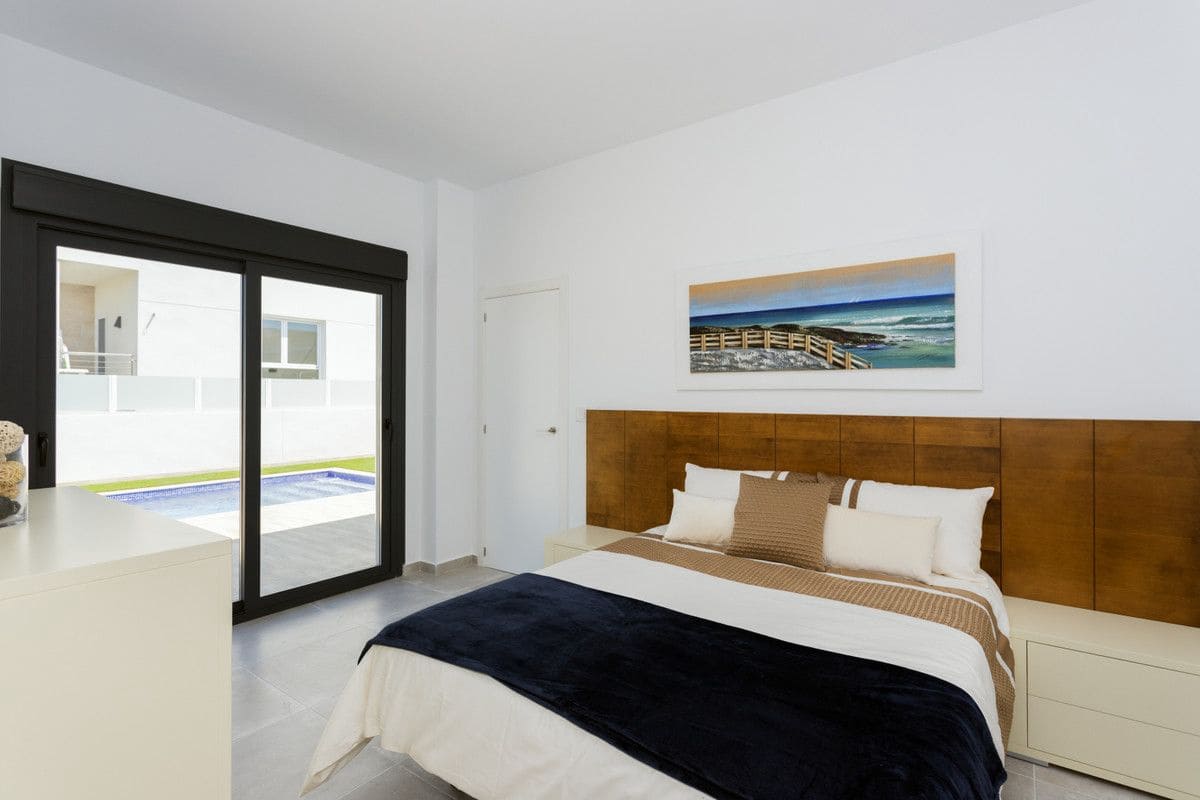 3 slaapkamer Villa te koop in Daya Nueva met zwembad - € 453.000 (Ref: 10005890)