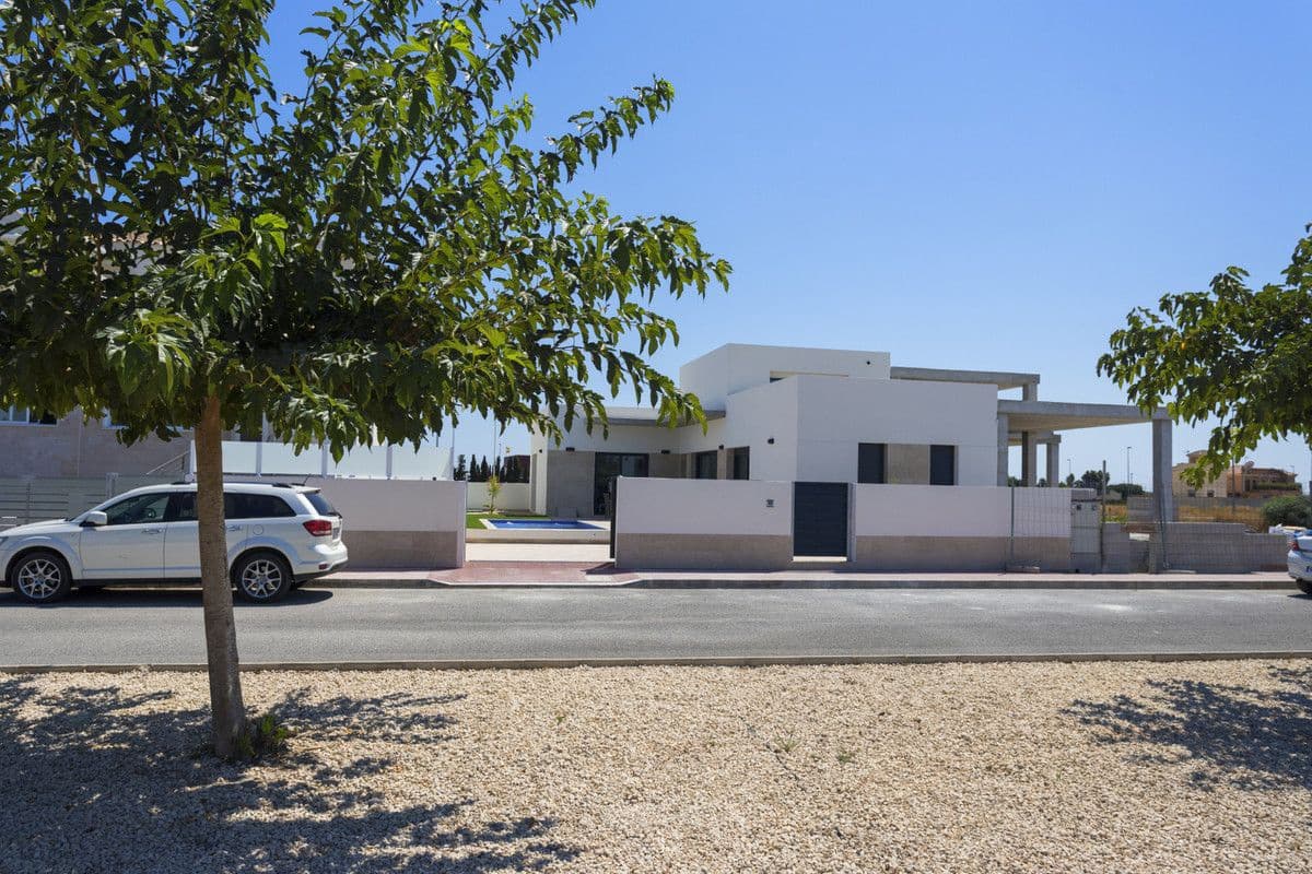 3 slaapkamer Villa te koop in Daya Nueva met zwembad - € 453.000 (Ref: 10005890)