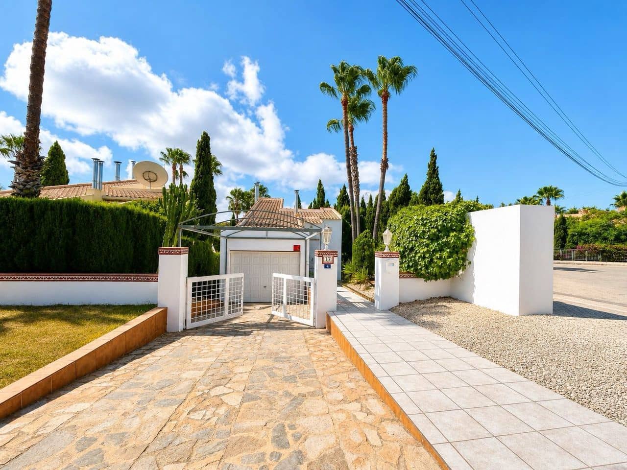 3 soveværelse Villa til salg i Villamartin med garage - € 524.995 (Ref: 10006602)