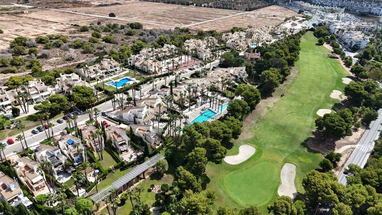 3 soveværelse Villa til salg i Villamartin med garage - € 524.995 (Ref: 10006602)