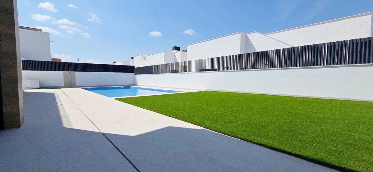 2 soveværelse Villa til salg i Condado de Alhama med swimmingpool - € 294.000 (Ref: 10006619)