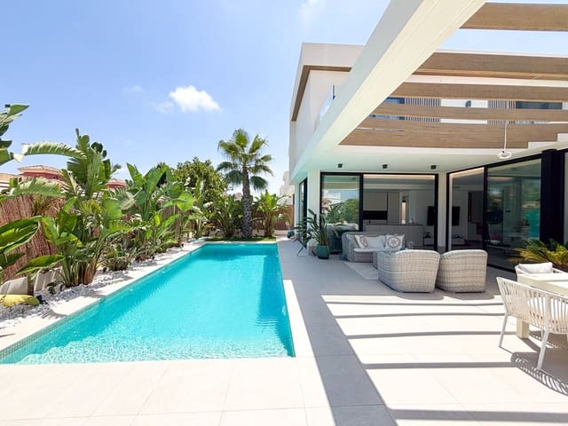Chalet de 3 habitaciones en Lomas de Cabo Roig - Los Dolses, Orihuela en venta - 749.000 € (Ref: 10006624)