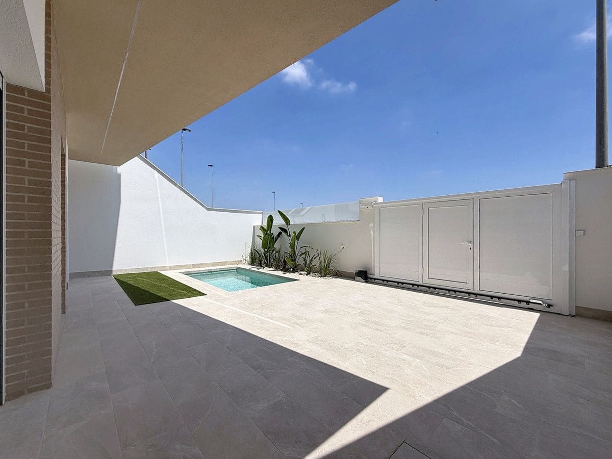 2 bedroom Apartment for sale in San Javier with pool - € 339,000 (Ref: 10011631)