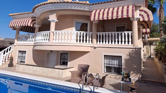 Chalet de 4 habitaciones en Formentera del Segura en venta con piscina - 570.000 € (Ref: 10011635)