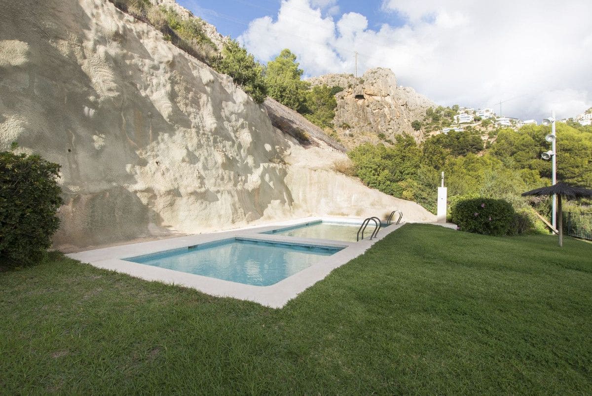 2 bedroom Apartment for sale in Altea with pool - € 420,000 (Ref: 10013514)