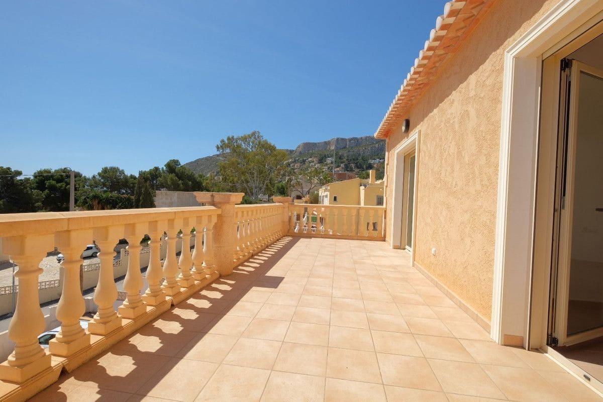 Chalet de 6 habitaciones en Calpe / Calp en venta con piscina - 1.150.000 € (Ref: 10013530)