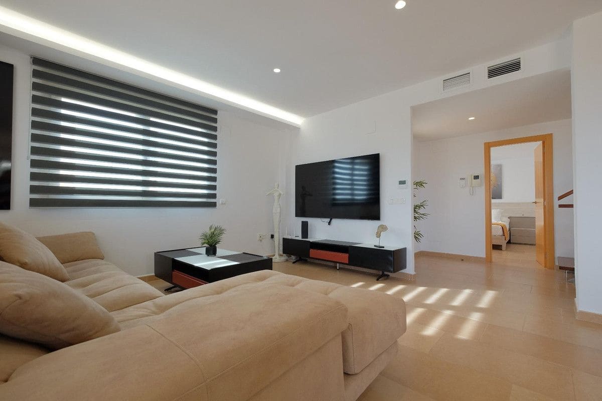 Chalet de 6 habitaciones en Calpe / Calp en venta con piscina - 1.150.000 € (Ref: 10013530)