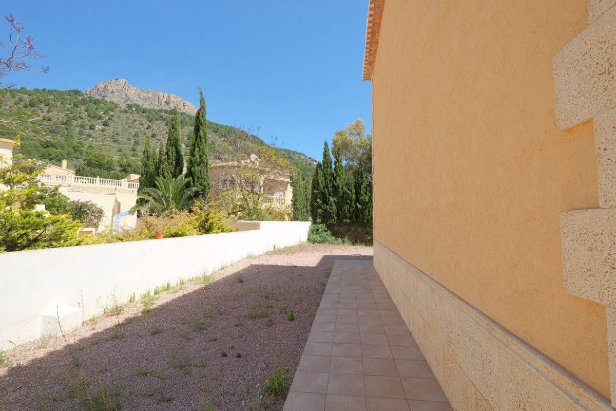 Chalet de 6 habitaciones en Calpe / Calp en venta con piscina - 1.150.000 € (Ref: 10013530)