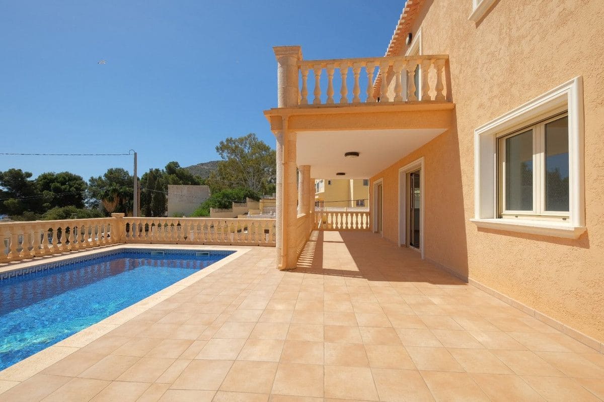 Chalet de 6 habitaciones en Calpe / Calp en venta con piscina - 1.150.000 € (Ref: 10013530)