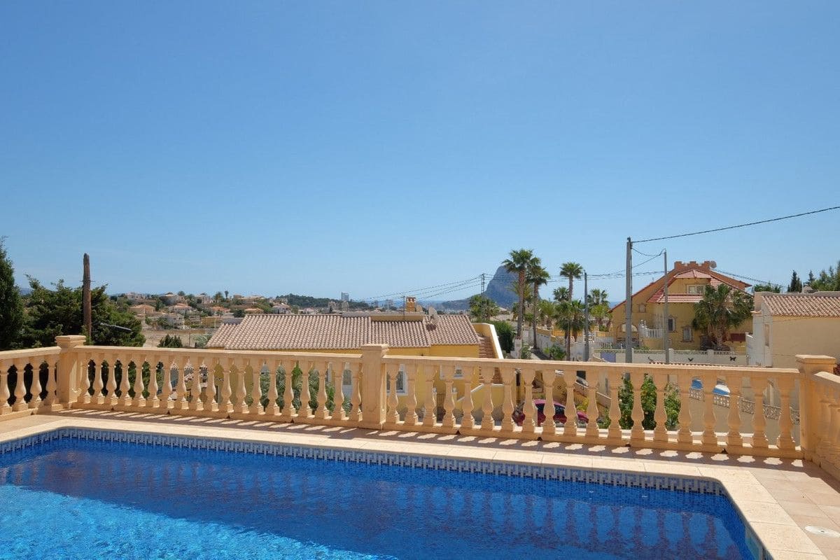 Chalet de 6 habitaciones en Calpe / Calp en venta con piscina - 1.150.000 € (Ref: 10013530)