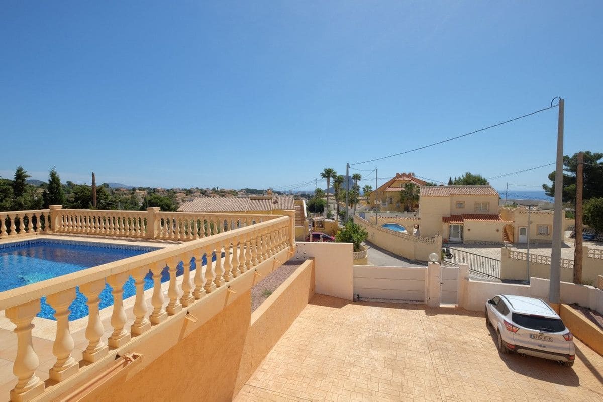 Chalet de 6 habitaciones en Calpe / Calp en venta con piscina - 1.150.000 € (Ref: 10013530)