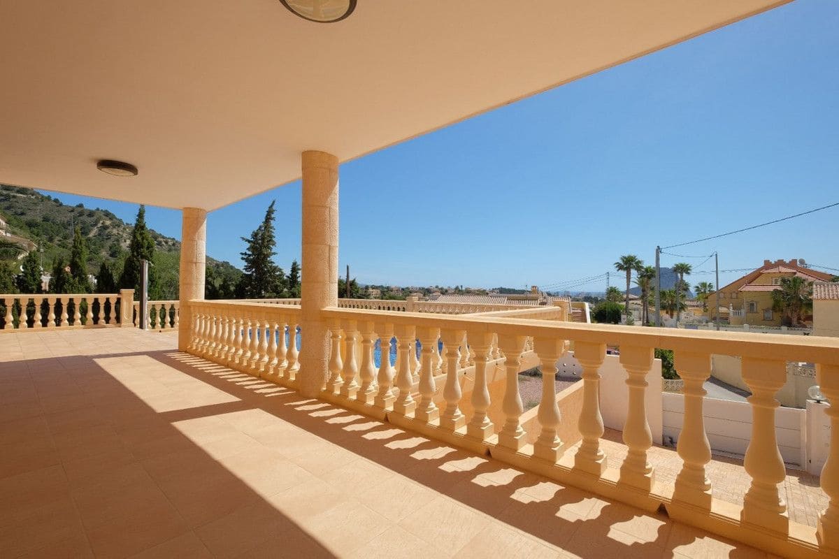 Chalet de 6 habitaciones en Calpe / Calp en venta con piscina - 1.150.000 € (Ref: 10013530)
