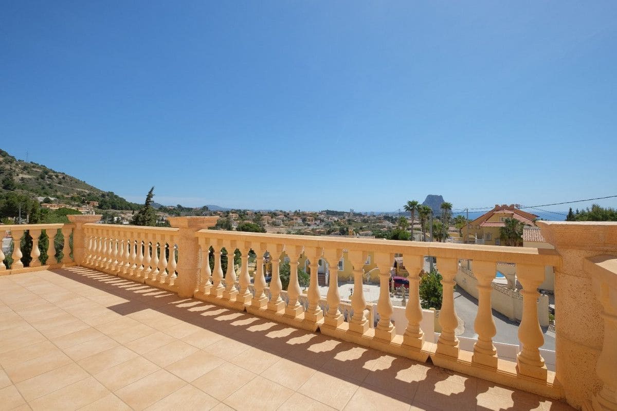 Chalet de 6 habitaciones en Calpe / Calp en venta con piscina - 1.150.000 € (Ref: 10013530)