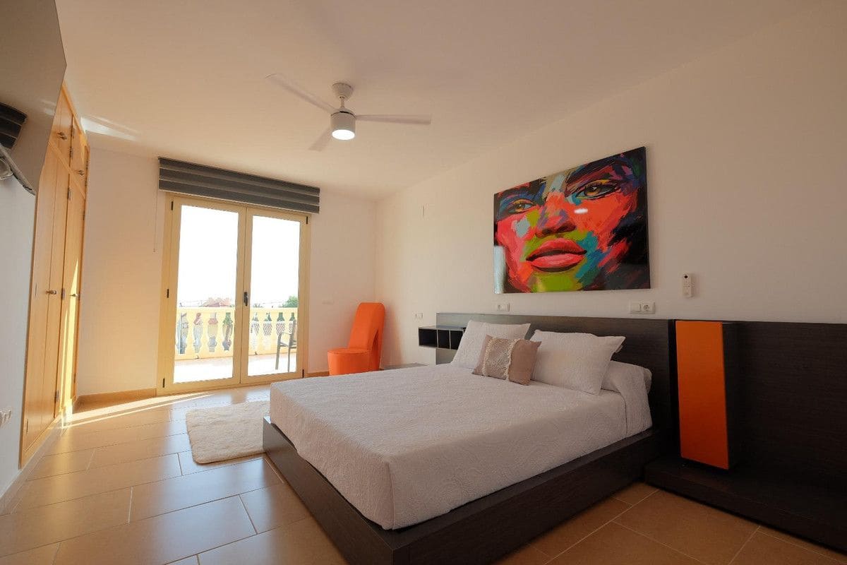 Chalet de 6 habitaciones en Calpe / Calp en venta con piscina - 1.150.000 € (Ref: 10013530)