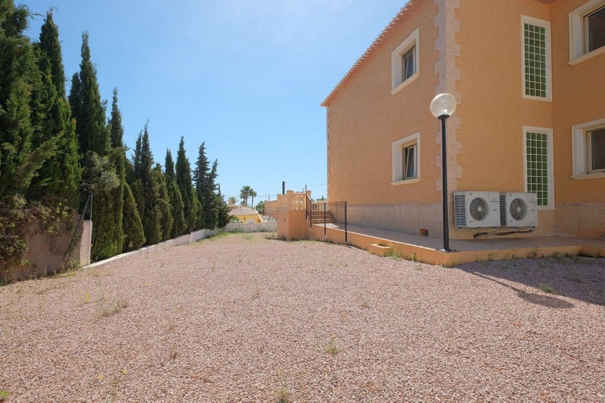 Chalet de 6 habitaciones en Calpe / Calp en venta con piscina - 1.150.000 € (Ref: 10013530)