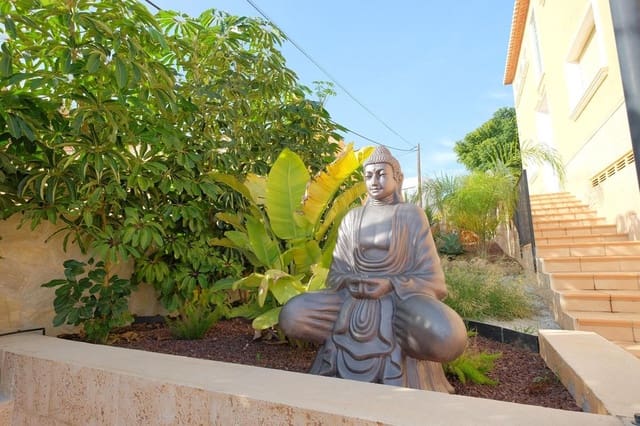 Chalet de 6 habitaciones en Calpe / Calp en venta con piscina - 1.150.000 € (Ref: 10013530)