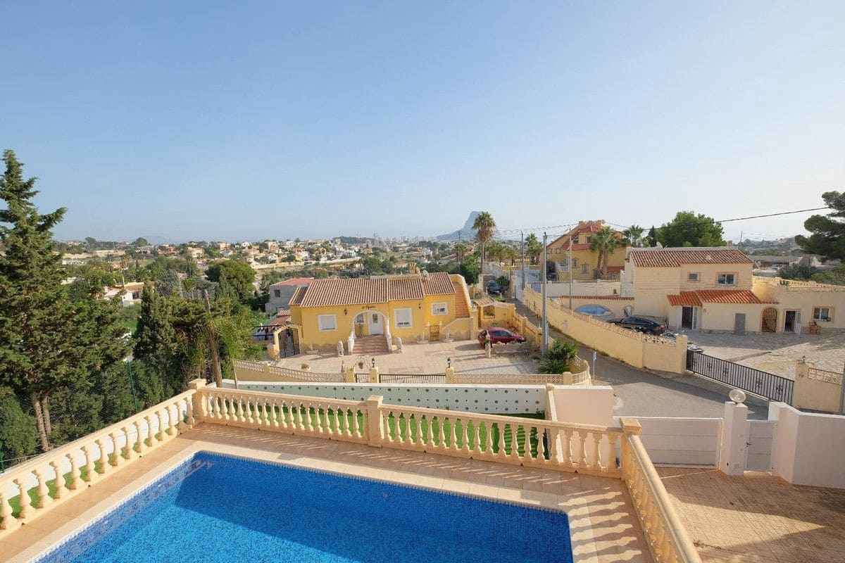 Chalet de 6 habitaciones en Calpe / Calp en venta con piscina - 1.150.000 € (Ref: 10013530)