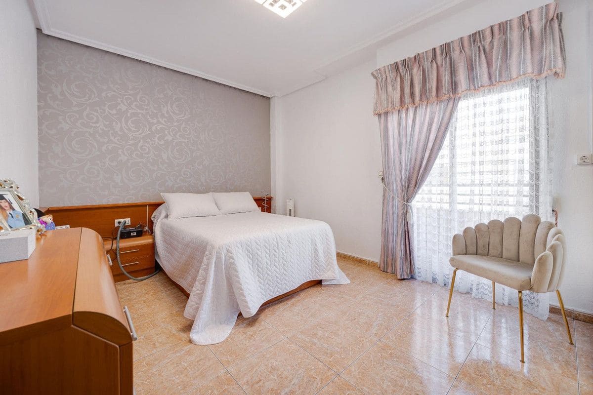 5 soveværelse Lejlighed til salg i Torrevieja - € 224.969 (Ref: 10013535)