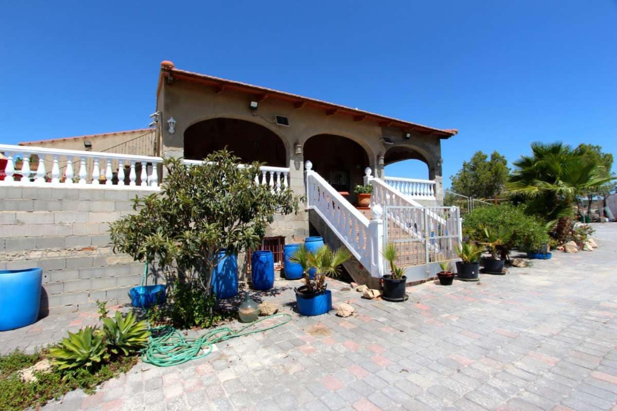 6 bedroom Villa for sale in Albudeite with pool - € 320,000 (Ref: 10013541)