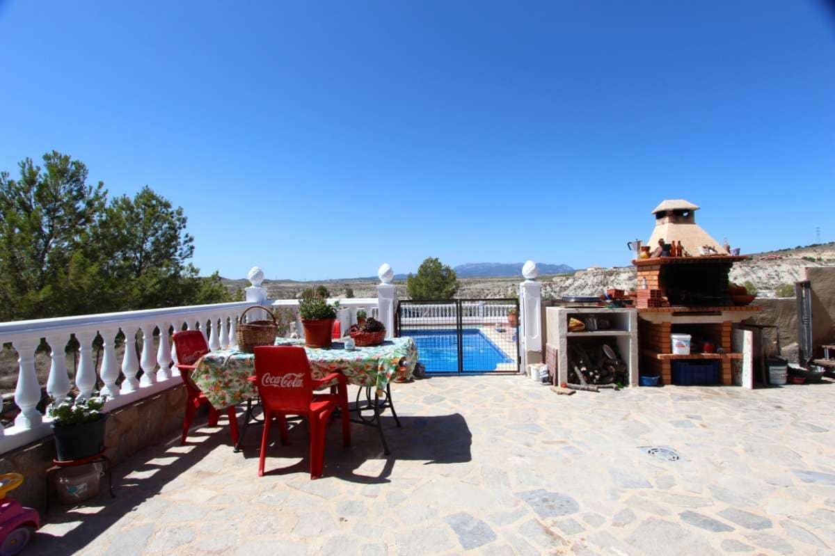 6 bedroom Villa for sale in Albudeite with pool - € 320,000 (Ref: 10013541)