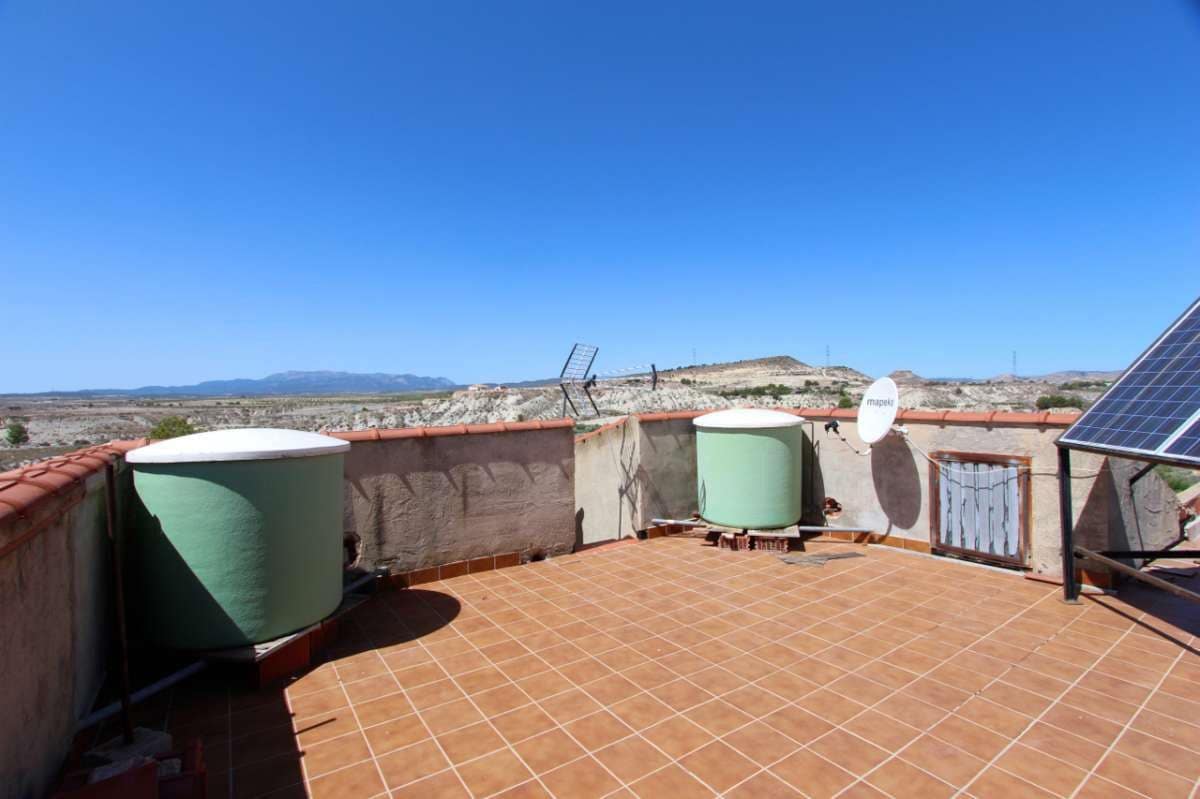 6 bedroom Villa for sale in Albudeite with pool - € 320,000 (Ref: 10013541)