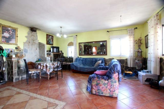 6 bedroom Villa for sale in Albudeite with pool - € 320,000 (Ref: 10013541)