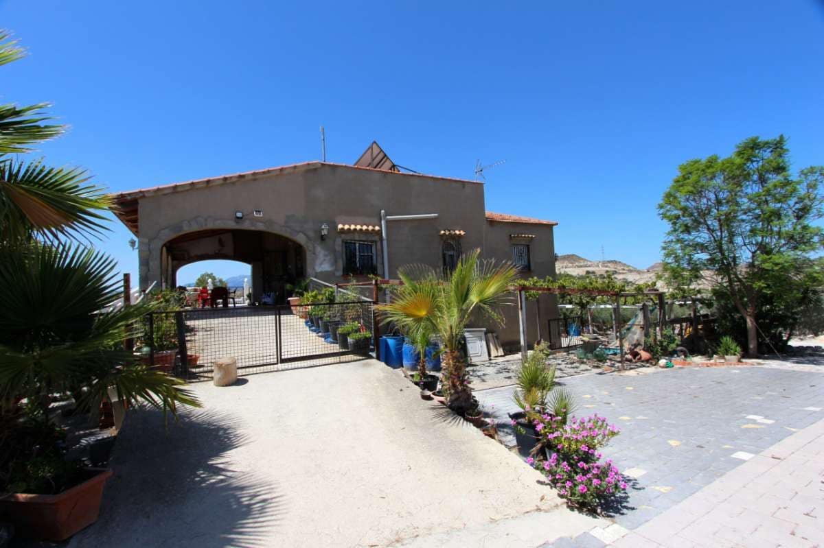 6 bedroom Villa for sale in Albudeite with pool - € 320,000 (Ref: 10013541)