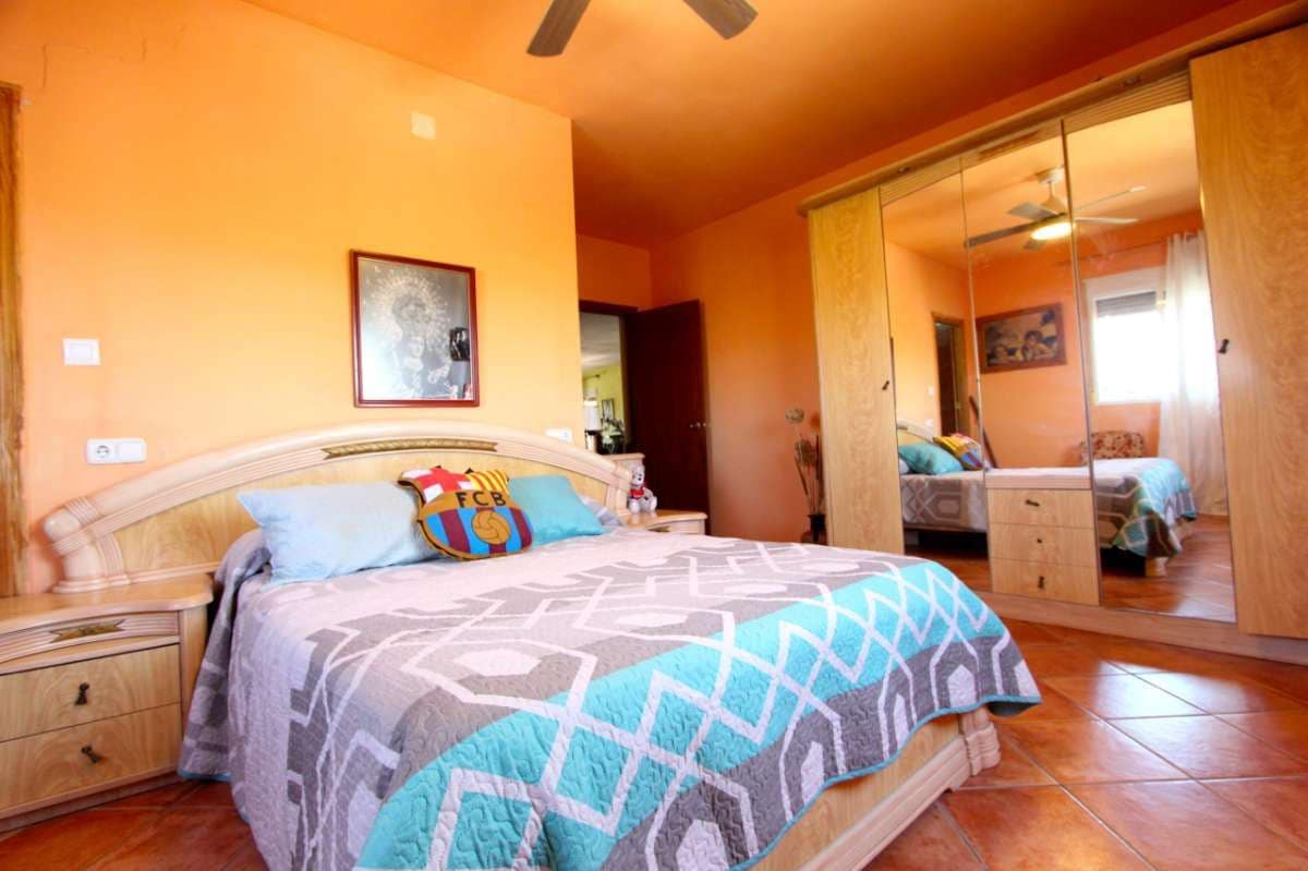 6 bedroom Villa for sale in Albudeite with pool - € 320,000 (Ref: 10013541)