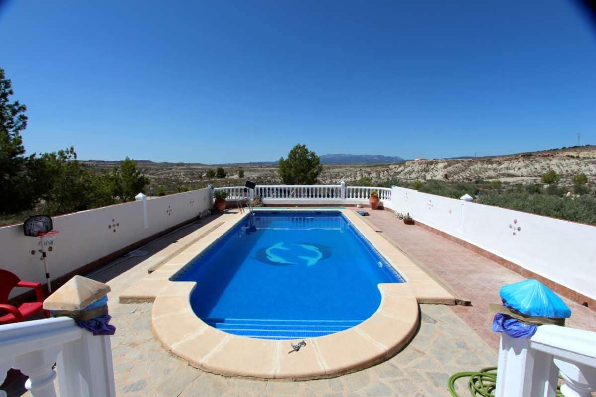 6 bedroom Villa for sale in Albudeite with pool - € 320,000 (Ref: 10013541)