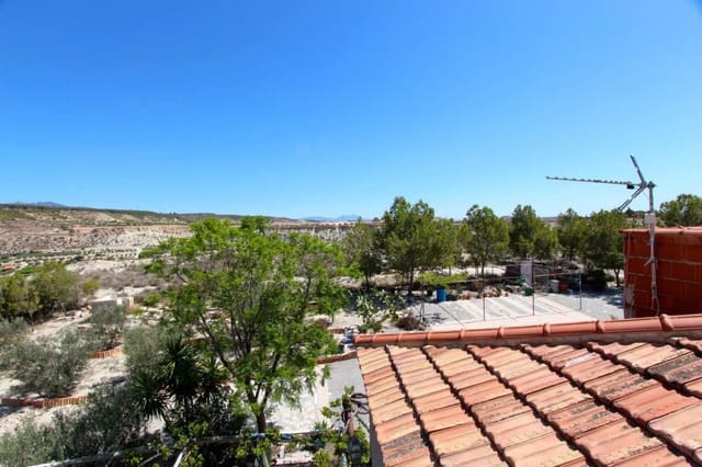 6 bedroom Villa for sale in Albudeite with pool - € 320,000 (Ref: 10013541)