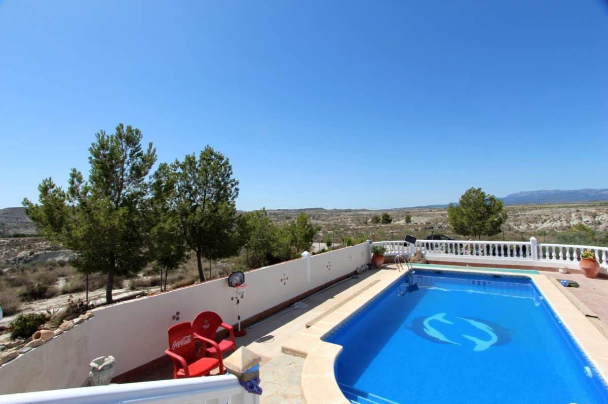 6 bedroom Villa for sale in Albudeite with pool - € 320,000 (Ref: 10013541)