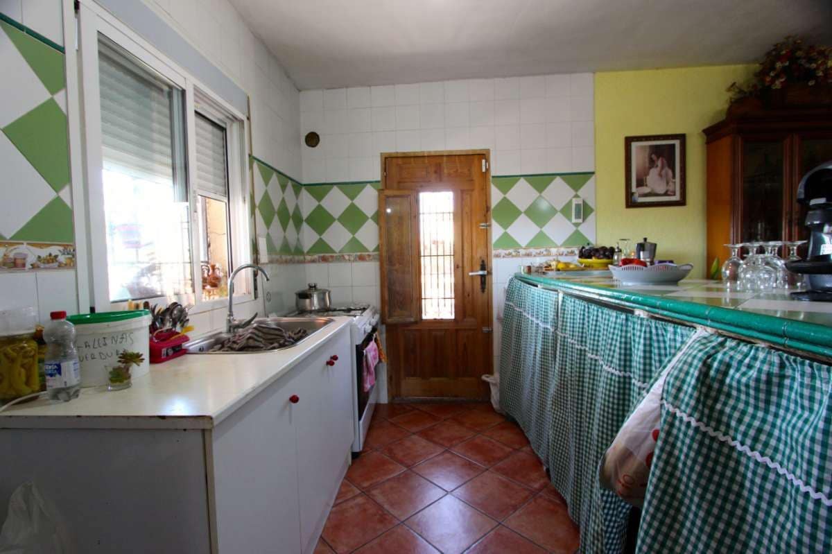 6 bedroom Villa for sale in Albudeite with pool - € 320,000 (Ref: 10013541)