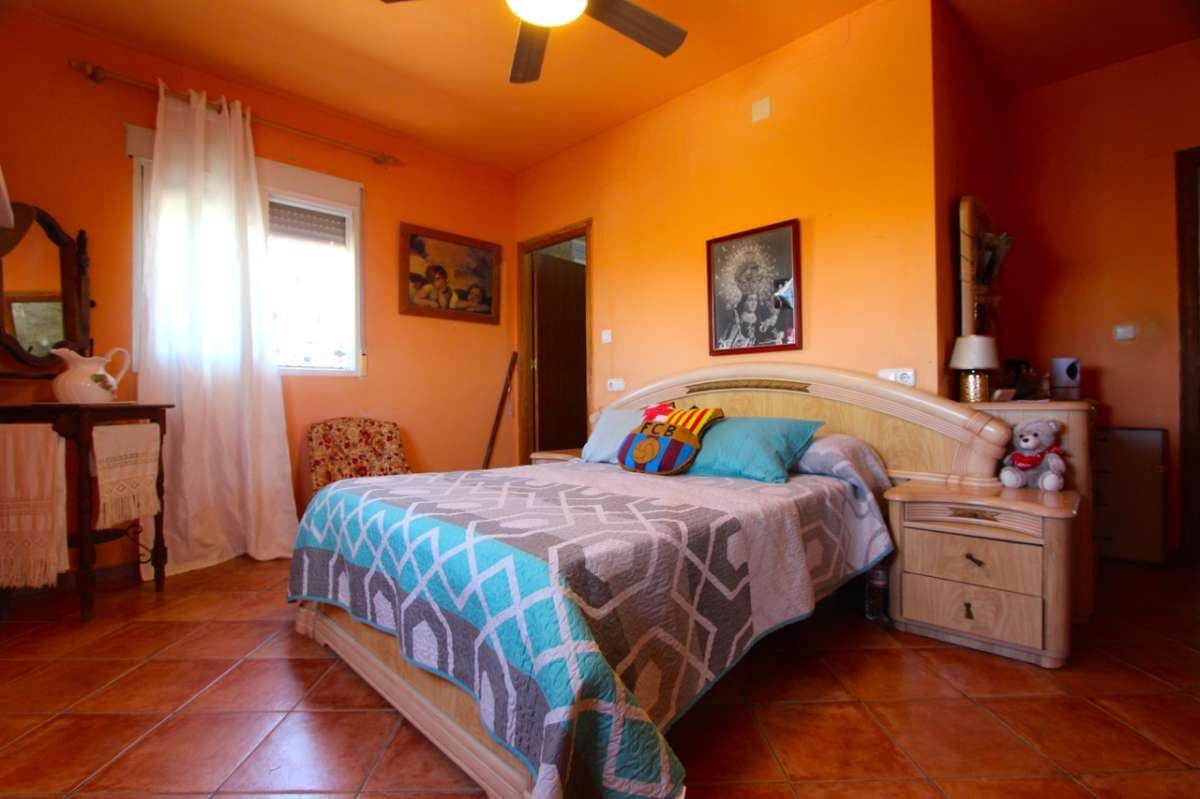 6 bedroom Villa for sale in Albudeite with pool - € 320,000 (Ref: 10013541)