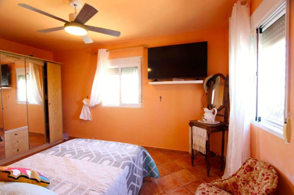 6 bedroom Villa for sale in Albudeite with pool - € 320,000 (Ref: 10013541)