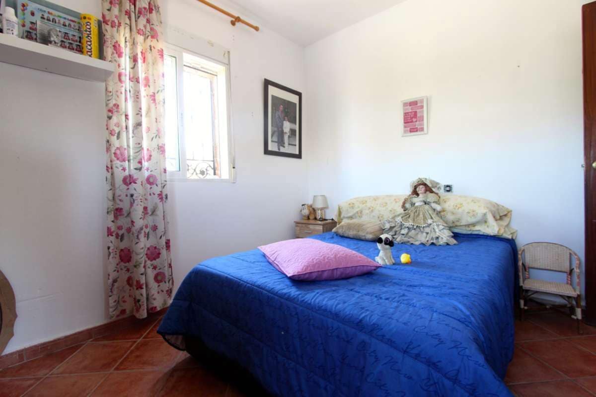 6 bedroom Villa for sale in Albudeite with pool - € 320,000 (Ref: 10013541)