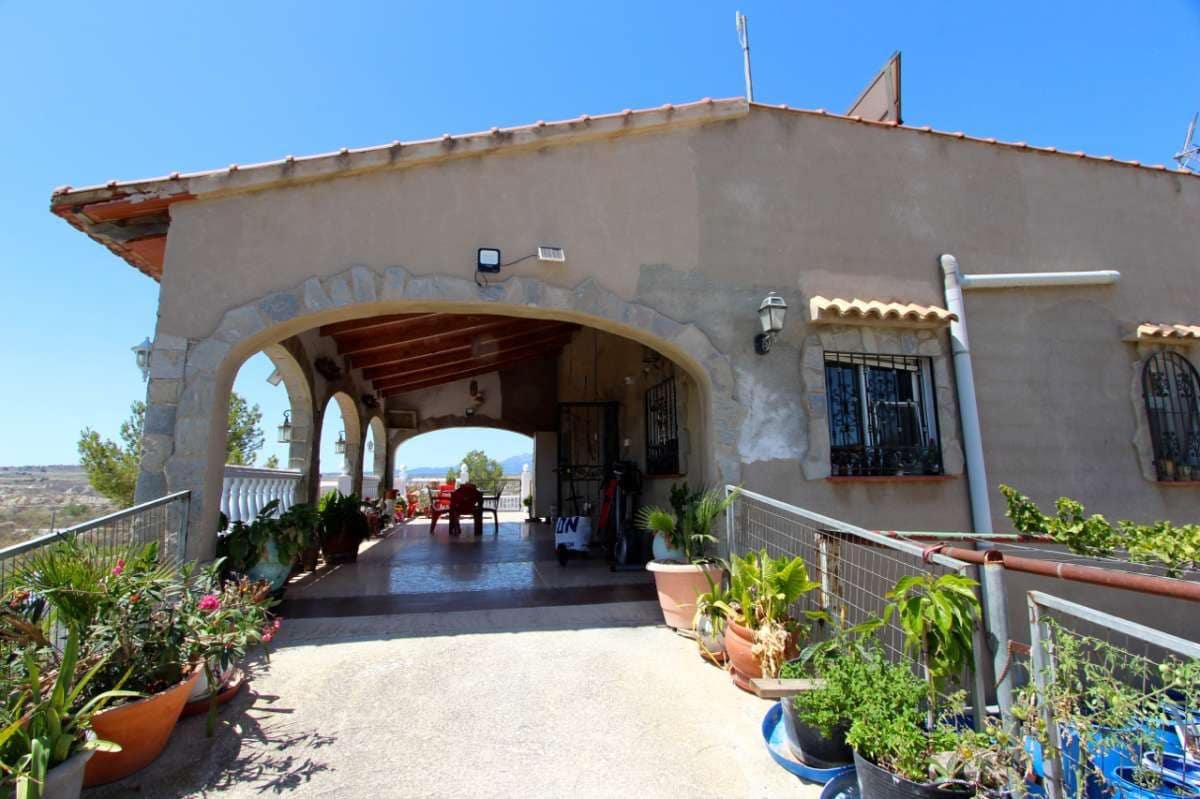 6 bedroom Villa for sale in Albudeite with pool - € 320,000 (Ref: 10013541)