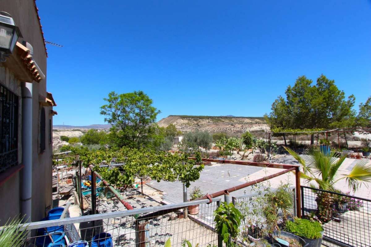 6 bedroom Villa for sale in Albudeite with pool - € 320,000 (Ref: 10013541)