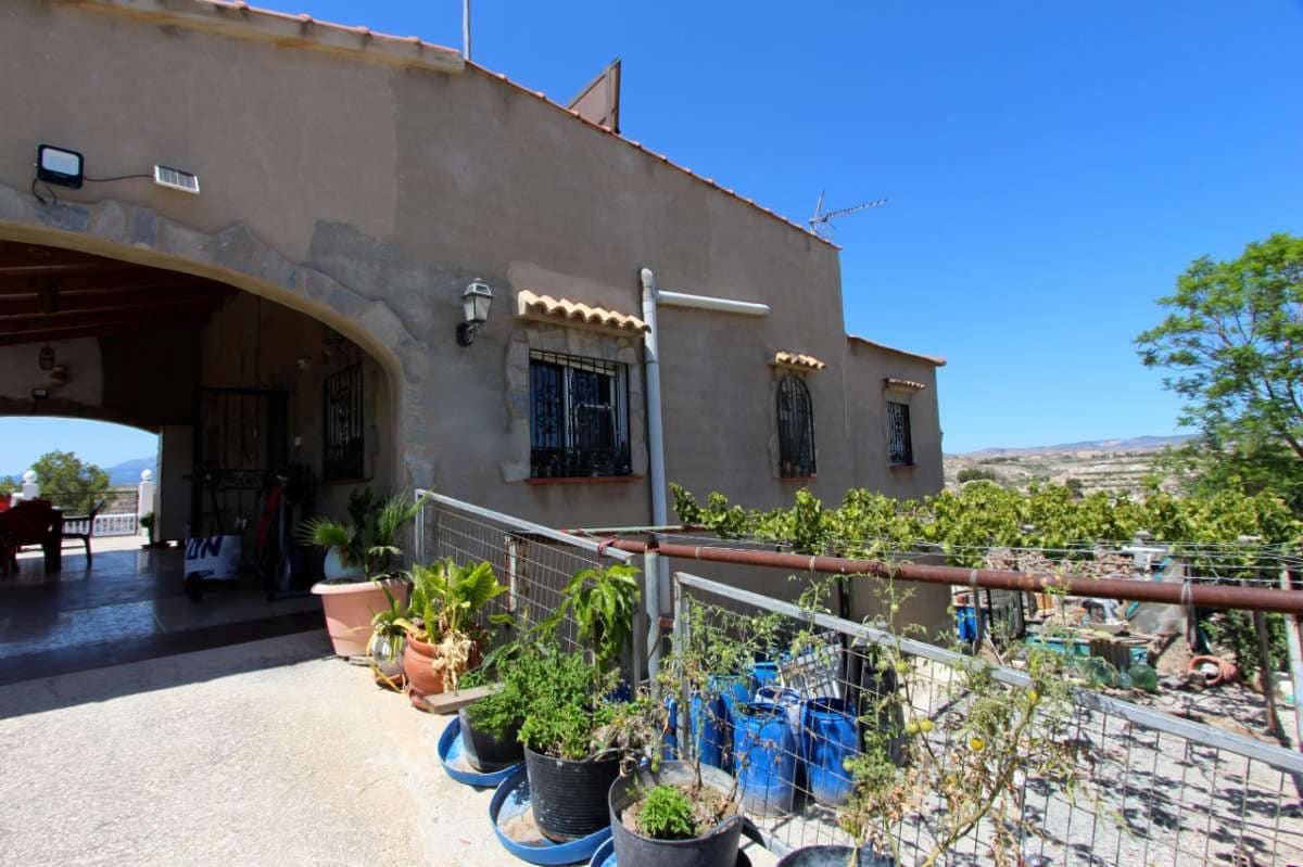 6 bedroom Villa for sale in Albudeite with pool - € 320,000 (Ref: 10013541)