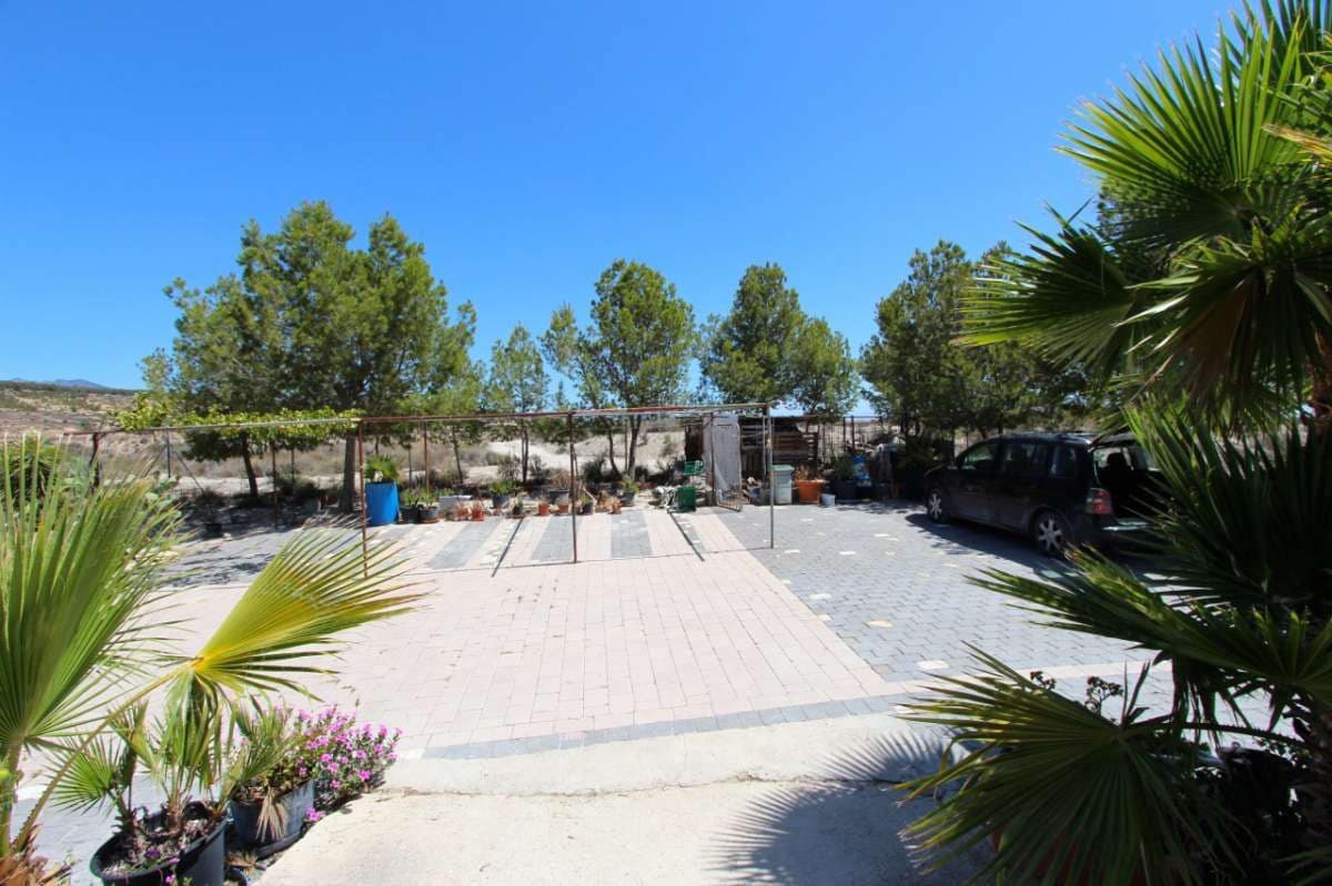 6 bedroom Villa for sale in Albudeite with pool - € 320,000 (Ref: 10013541)