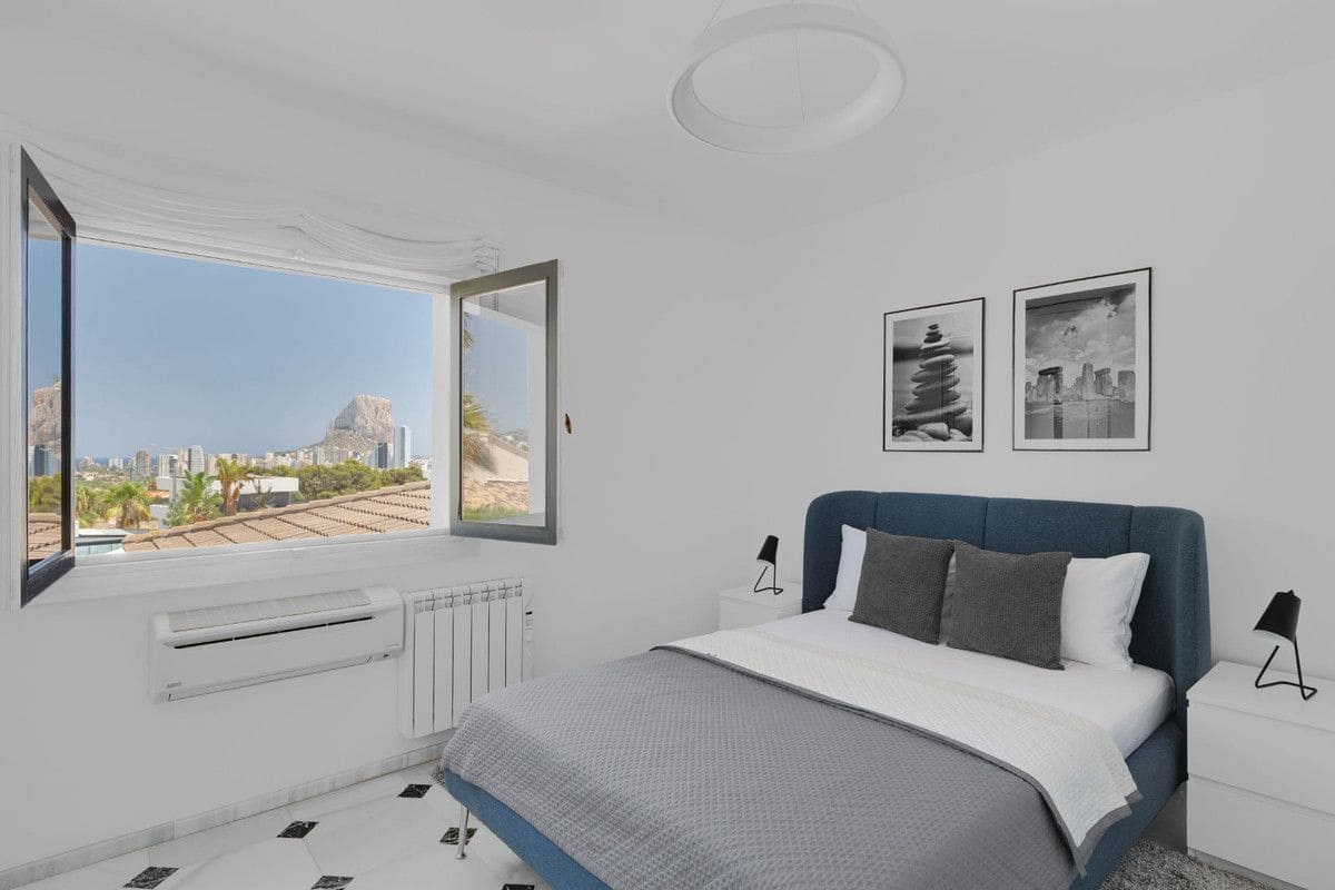 6 bedroom Villa for sale in Calpe / Calp - € 1,650,000 (Ref: 10013550)