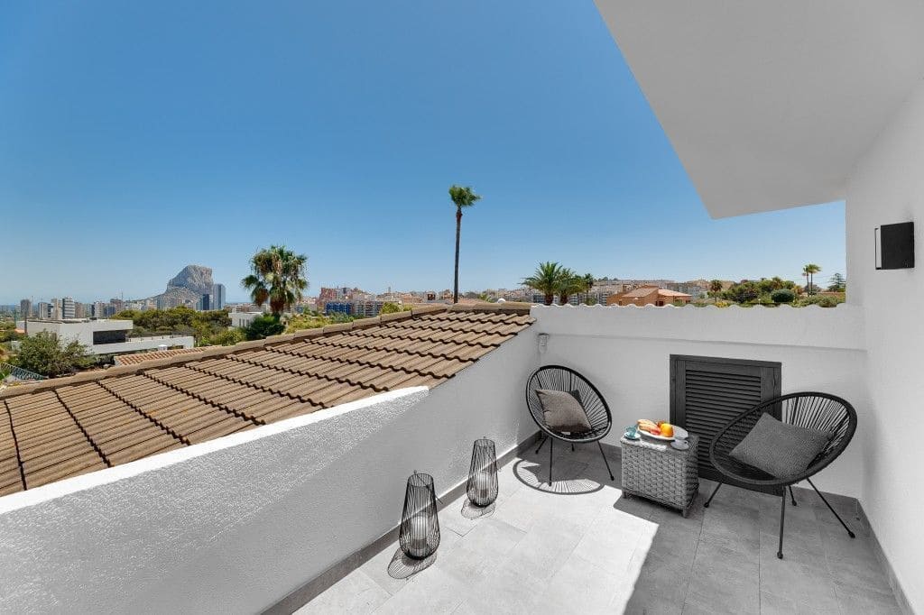 6 bedroom Villa for sale in Calpe / Calp - € 1,650,000 (Ref: 10013550)