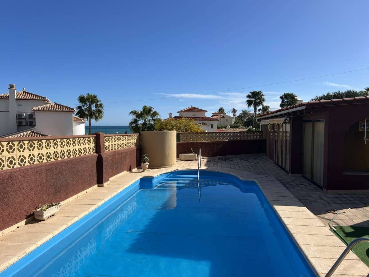 4 soveværelse Villa til salg i Calpe / Calp med swimmingpool - € 898.000 (Ref: 10013551)