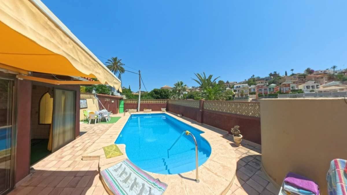 4 soveværelse Villa til salg i Calpe / Calp med swimmingpool - € 898.000 (Ref: 10013551)