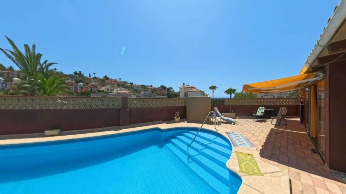 4 soveværelse Villa til salg i Calpe / Calp med swimmingpool - € 898.000 (Ref: 10013551)