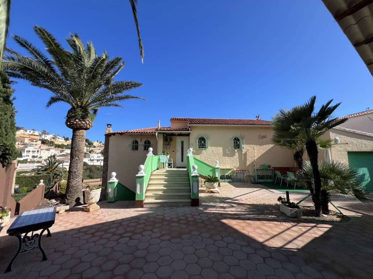 4 soveværelse Villa til salg i Calpe / Calp med swimmingpool - € 898.000 (Ref: 10013551)