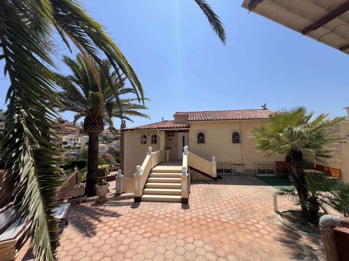 4 soveværelse Villa til salg i Calpe / Calp med swimmingpool - € 898.000 (Ref: 10013551)